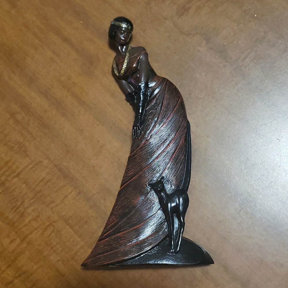 Mahogany Princess statue by Ed Van Rosemalen